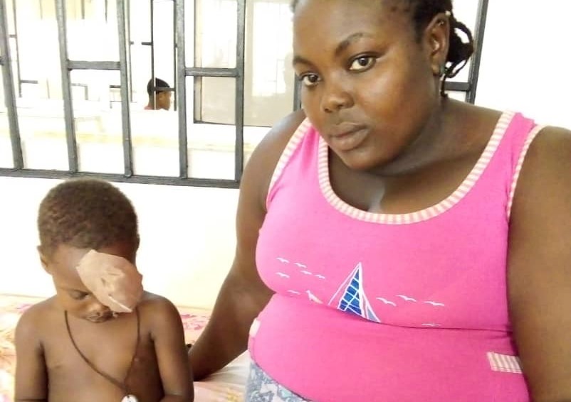 Supporting a child in need to undergo an eye surgery